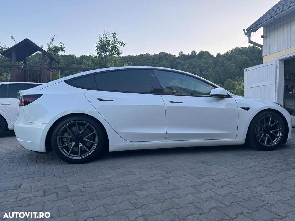Tesla Model 3 - 9