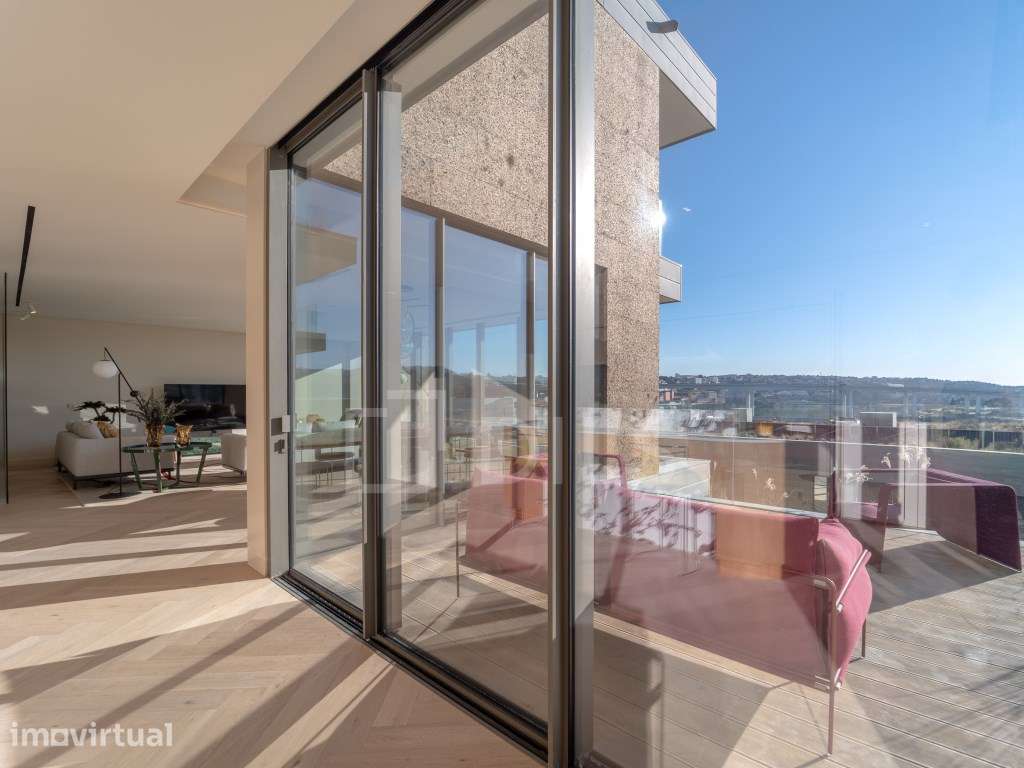 Moradia T3 Triplex, com jardim e terraço, frente ao Rio Douro - Grande imagem: 2/116