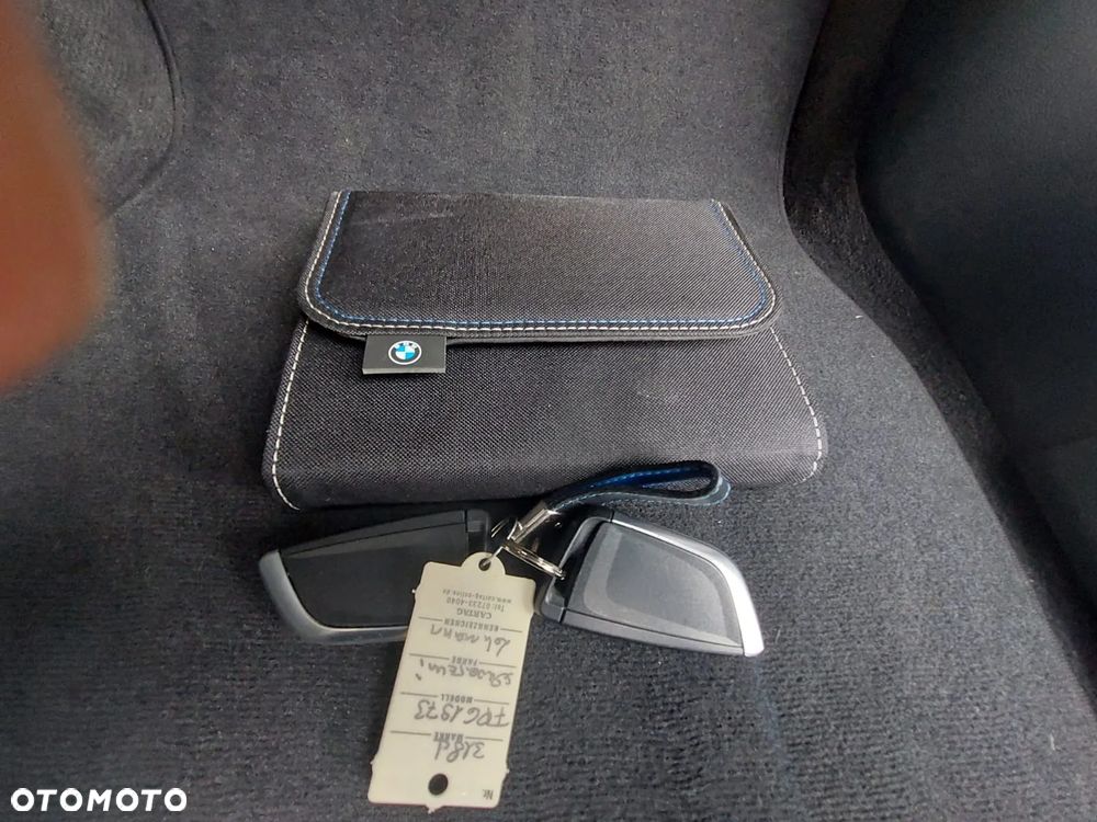 BMW Seria 3 318d Touring Sport Line - 26
