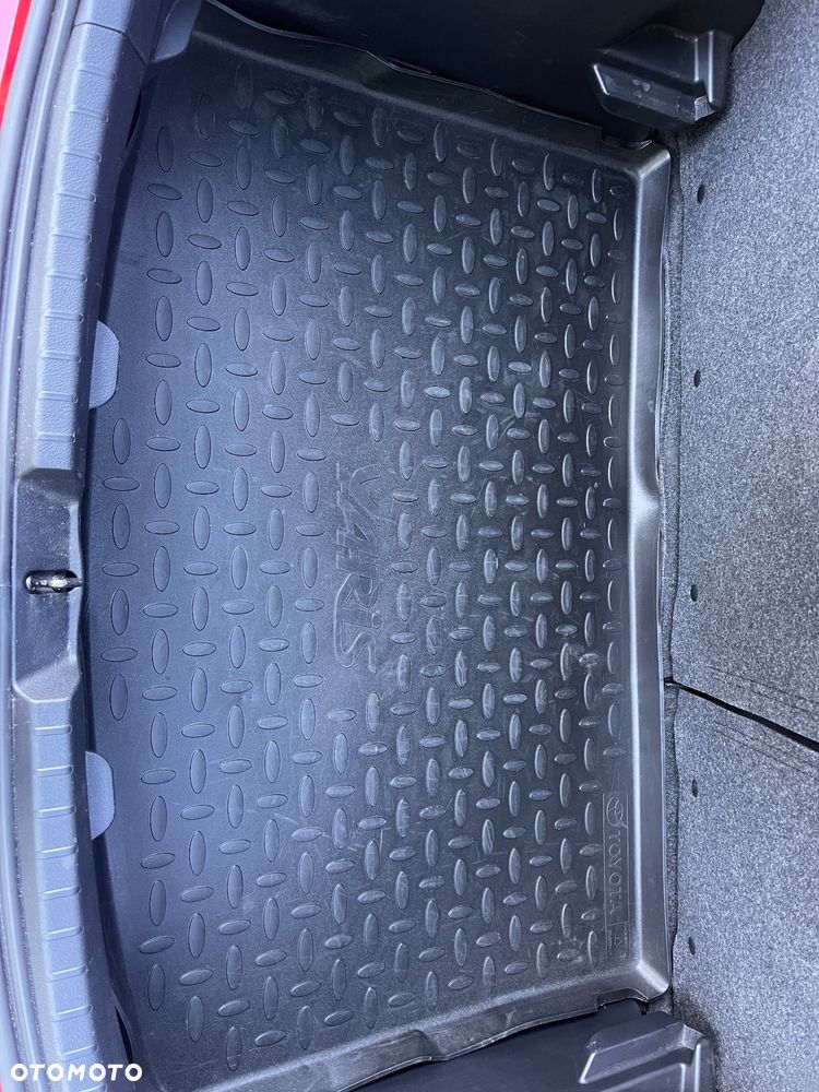 Toyota Yaris Hybrid 100 Selection - 20
