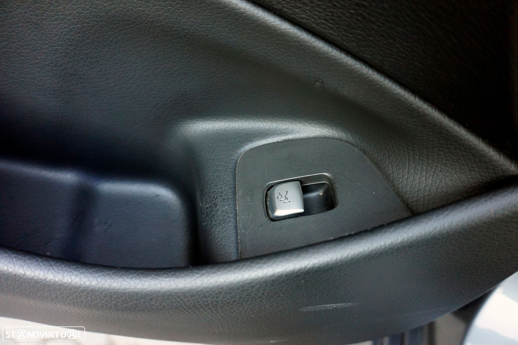 Mercedes-Benz E 220 d AMG designo - 17