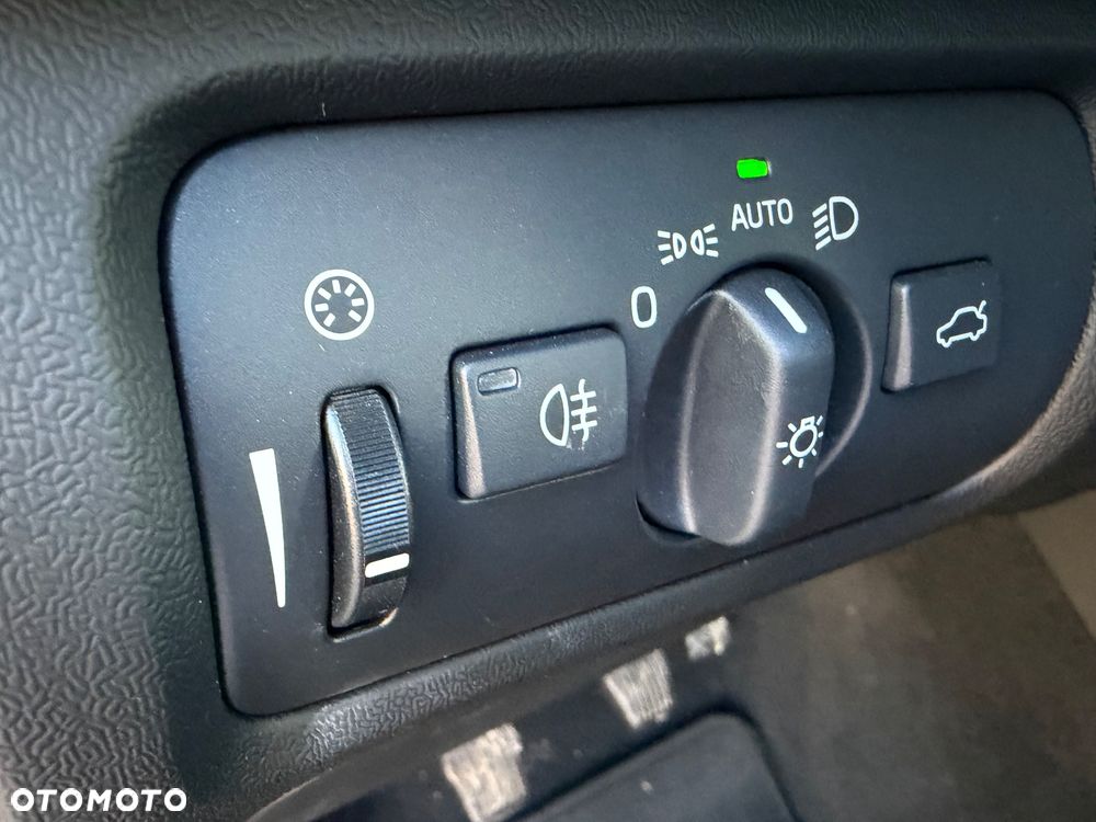 Volvo V40 D3 Momentum - 19