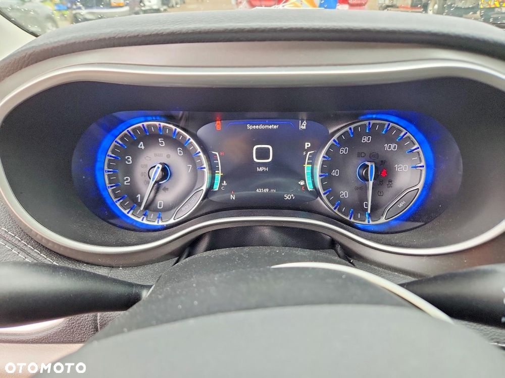 Chrysler Pacifica - 6