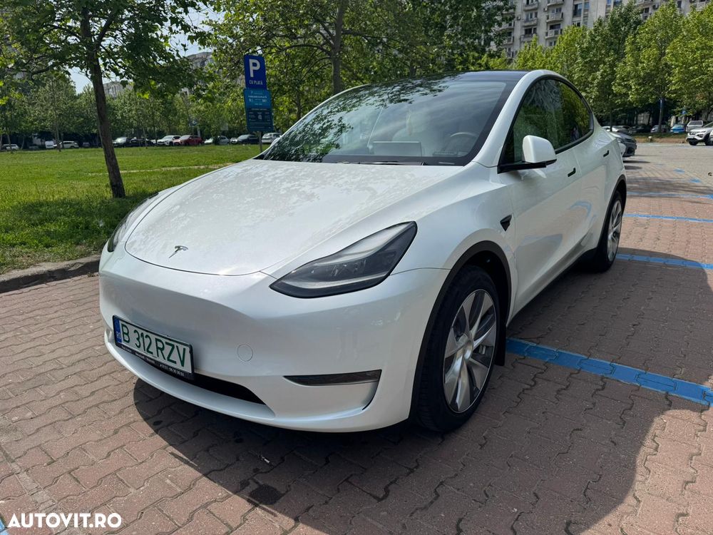 Tesla Model Y - 8