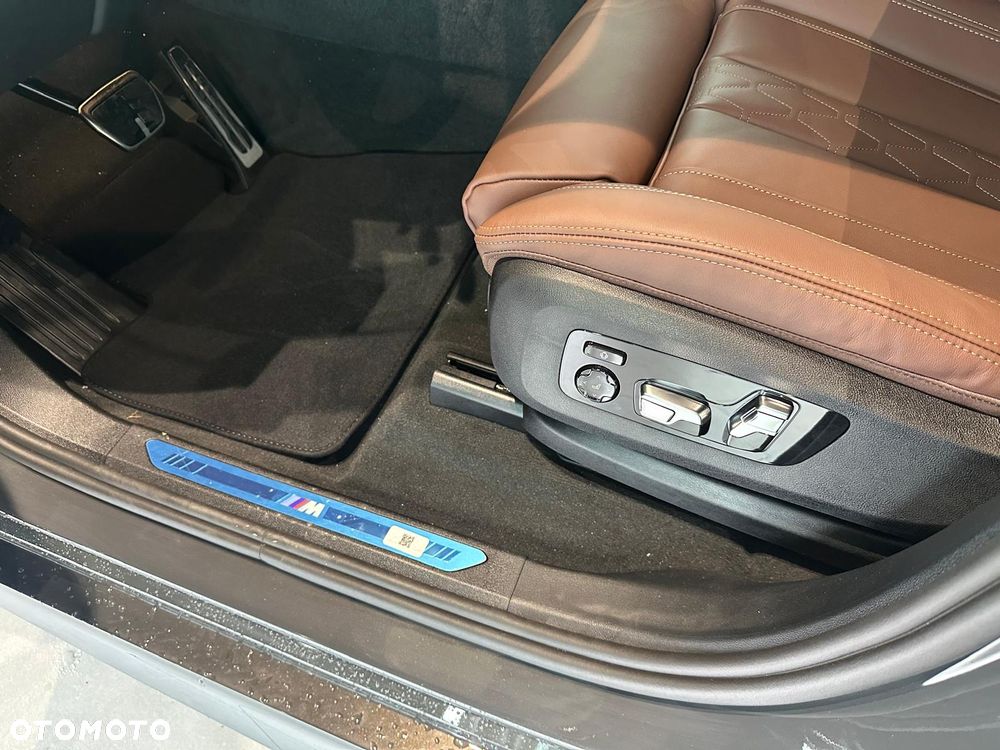 BMW X5 xDrive40d mHEV - 16