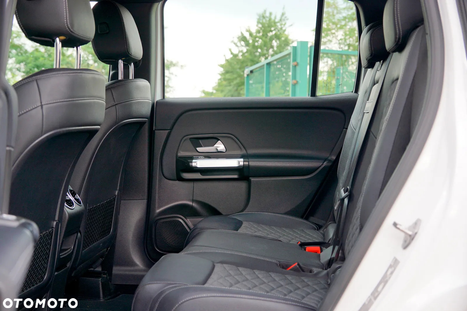 Mercedes-Benz GLB 200 7G-DCT Progressive - 20