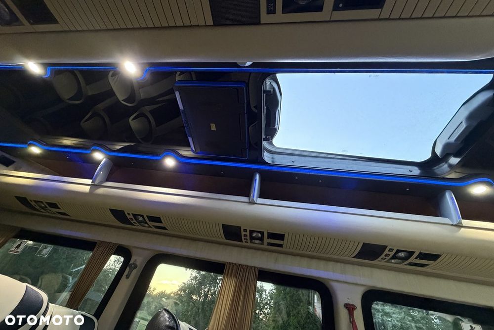 Mercedes-Benz Sprinter - 15