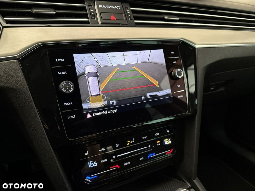 Volkswagen Passat - 26