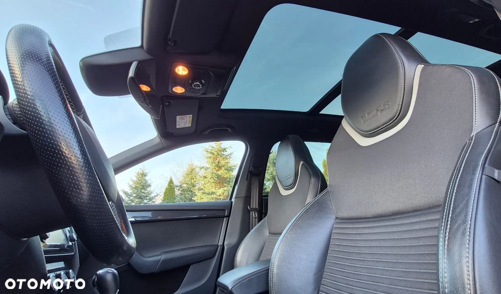 Skoda Octavia Combi 2.0 TDI DSG RS - 10