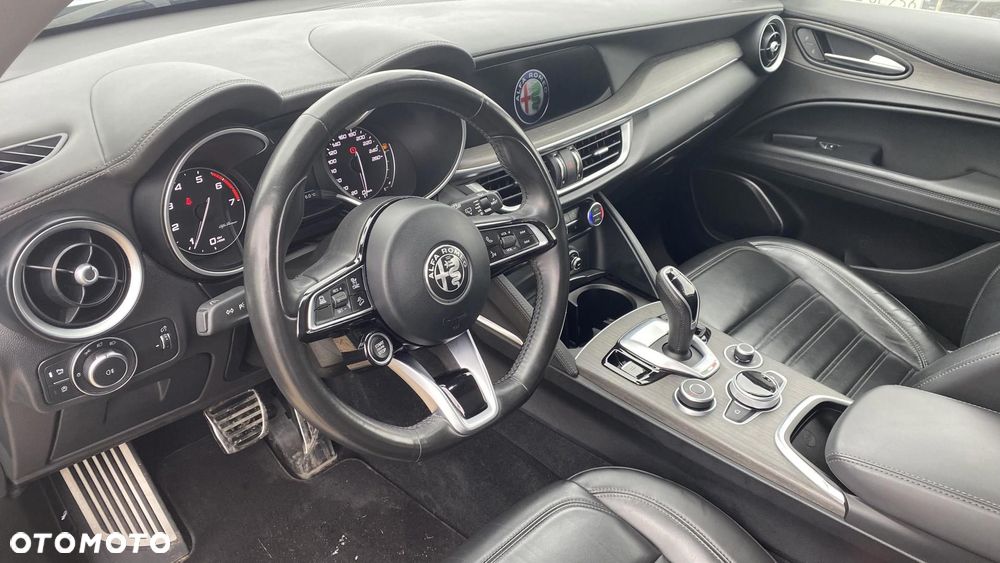 Alfa Romeo Stelvio 2.0 Turbo TI Q4 - 10