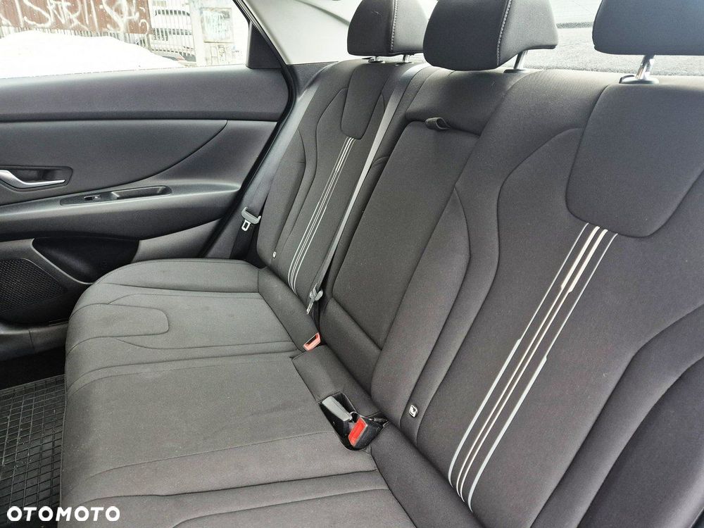 Hyundai Elantra - 14