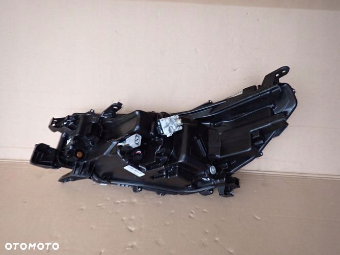 TOYOTA HILUX VIII 8 FULL LED 20- reflektor prawy lampa prawa 81110-YP431 - 3