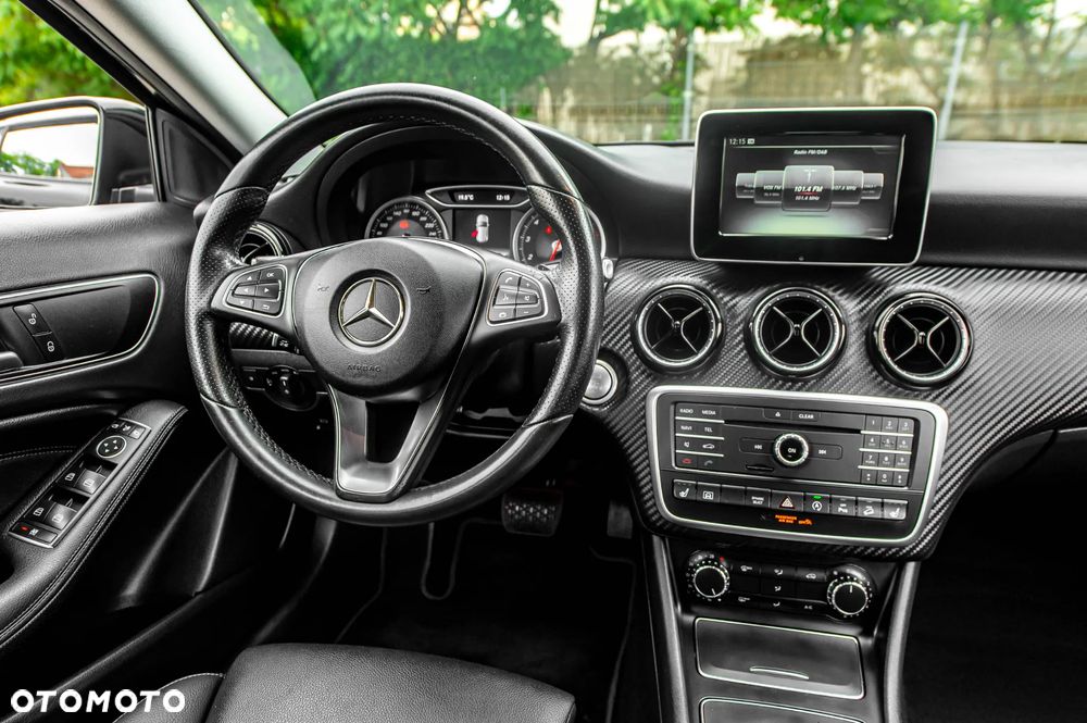 Mercedes-Benz GLA 250 4Matic 7G-DCT Activity Edition - 8