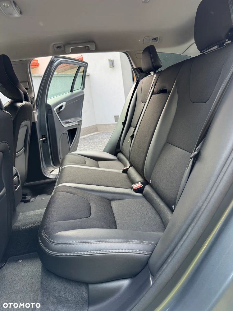 Volvo V60 D4 Drive-E Momentum - 16