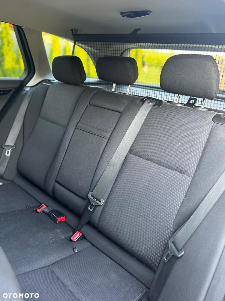 Mercedes-Benz Klasa C 220 CDI DPF Automatik BlueEFFICIENCY Avantgarde - 26