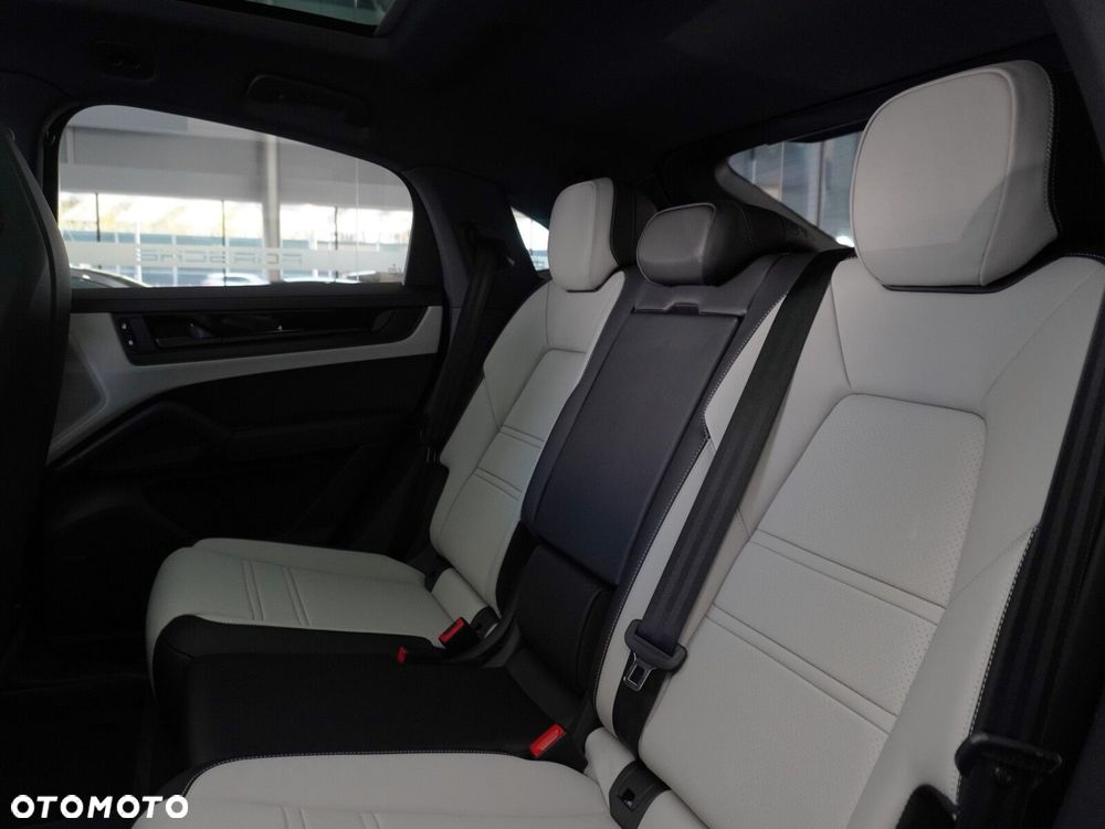 Porsche Cayenne E-Hybrid PHEV Black Edition - 34
