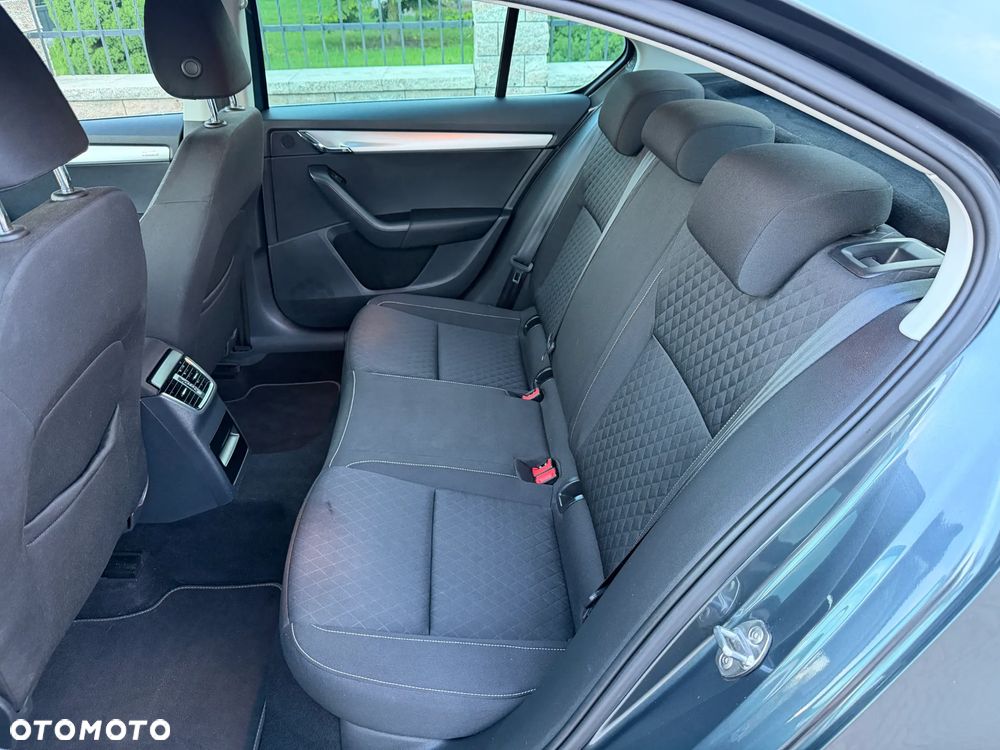 Skoda Octavia 1.6 TDI DPF Elegance - 14