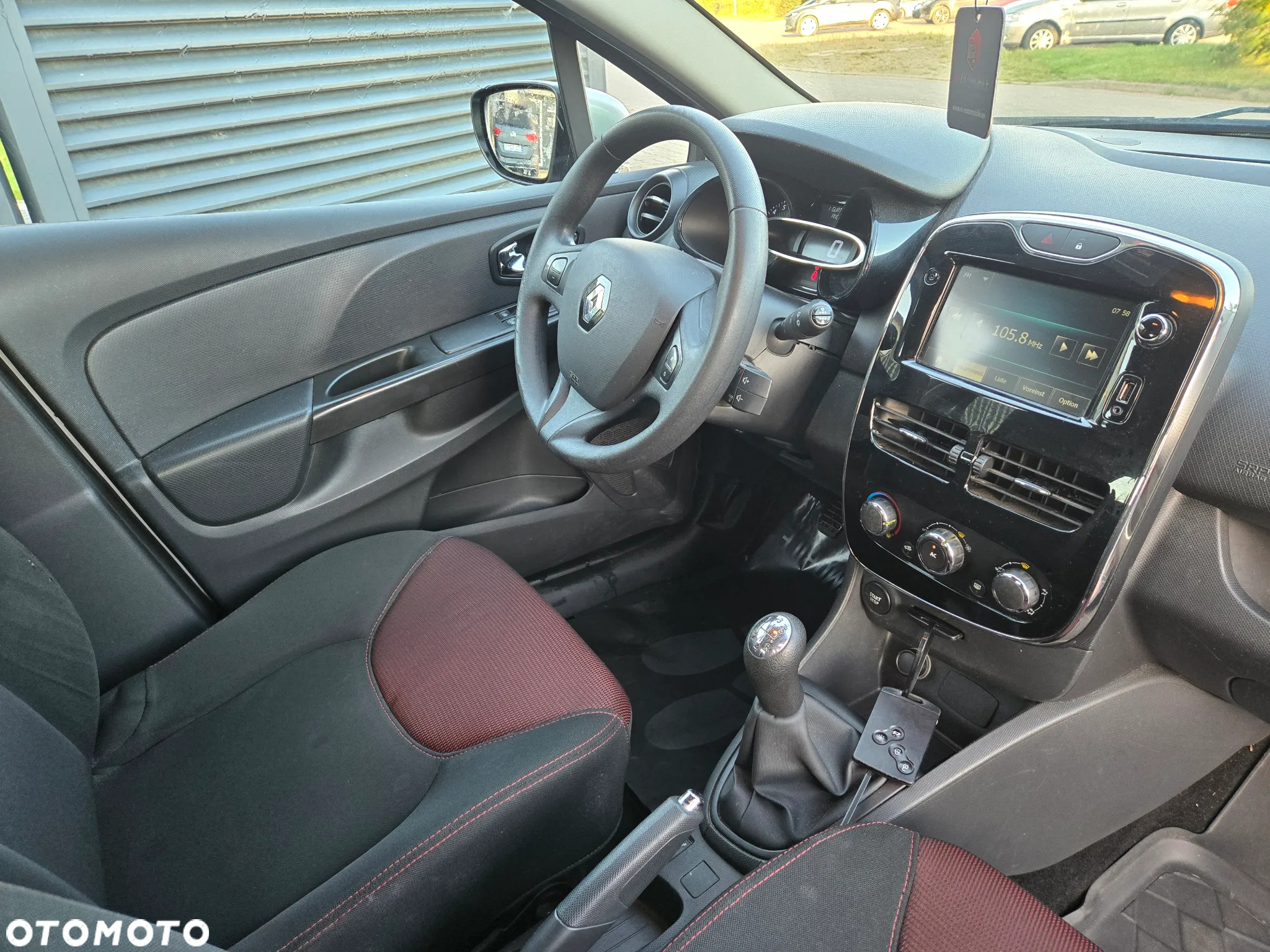 Renault Clio 1.2 16V 75 Life - 8