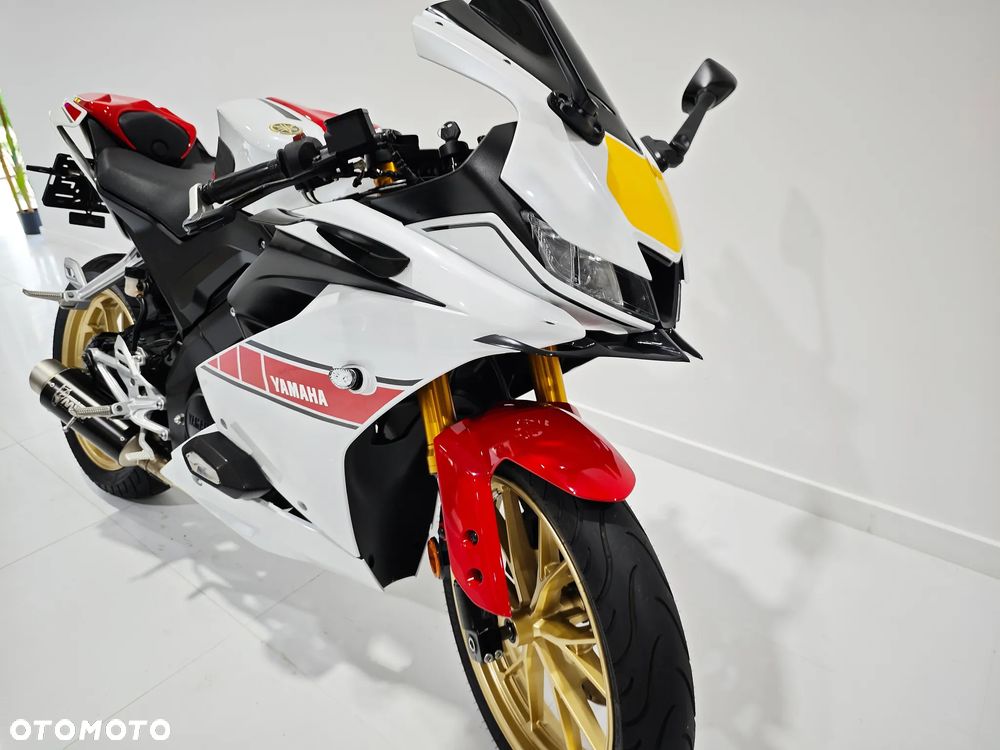 Yamaha YZF - 8