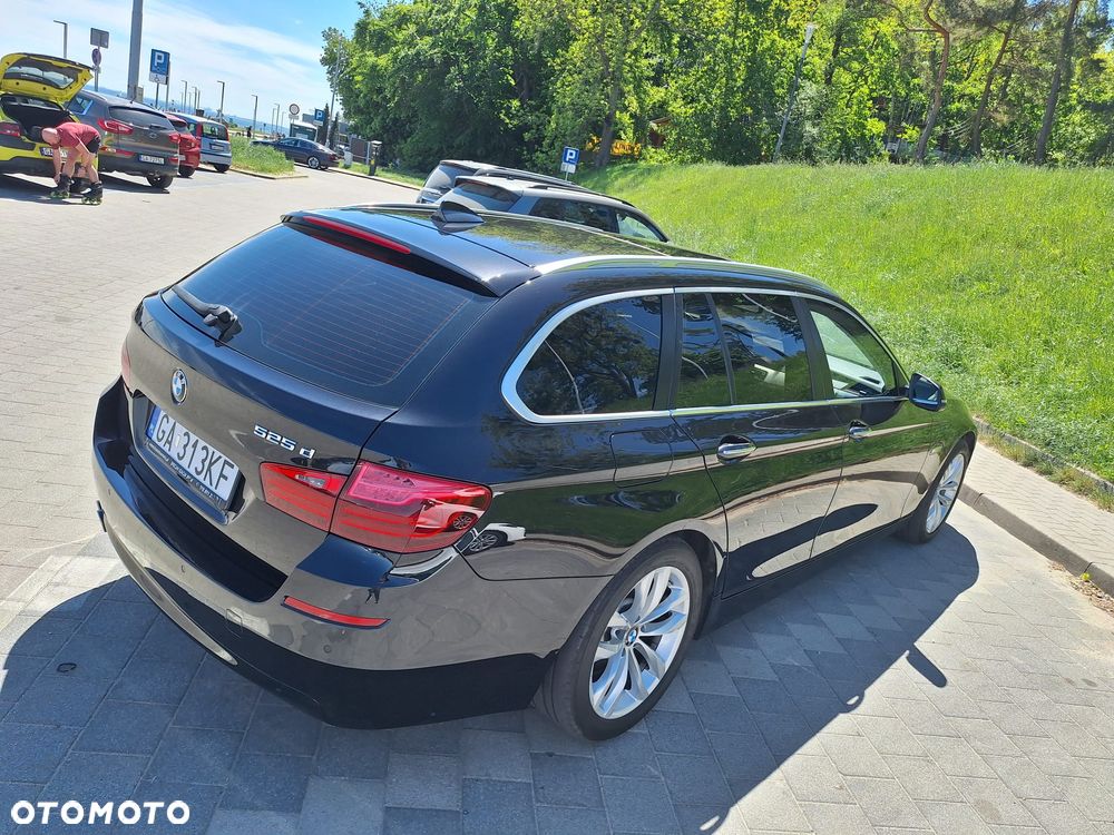 BMW Seria 5 525d xDrive Luxury Line - 7