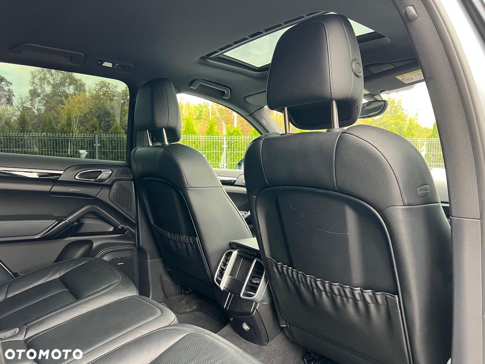 Porsche Cayenne - 35