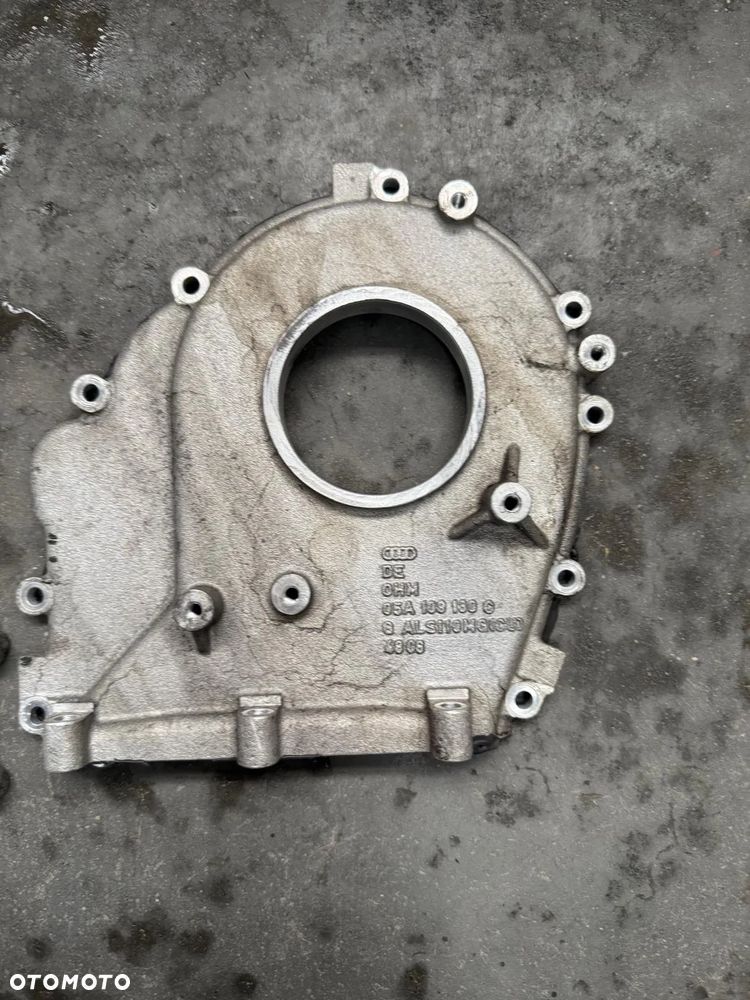 Dekiel głowicy obudowa rozrządu Audi Q7 v12 TDI 05A109129C 05A109130C - 2