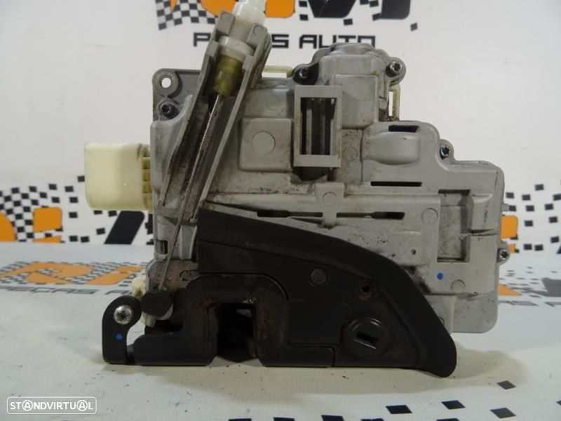 Fecho Da Porta Trás Direita Audi A3 (8P1)  4F0 839 016 / 4F0839016 - 2