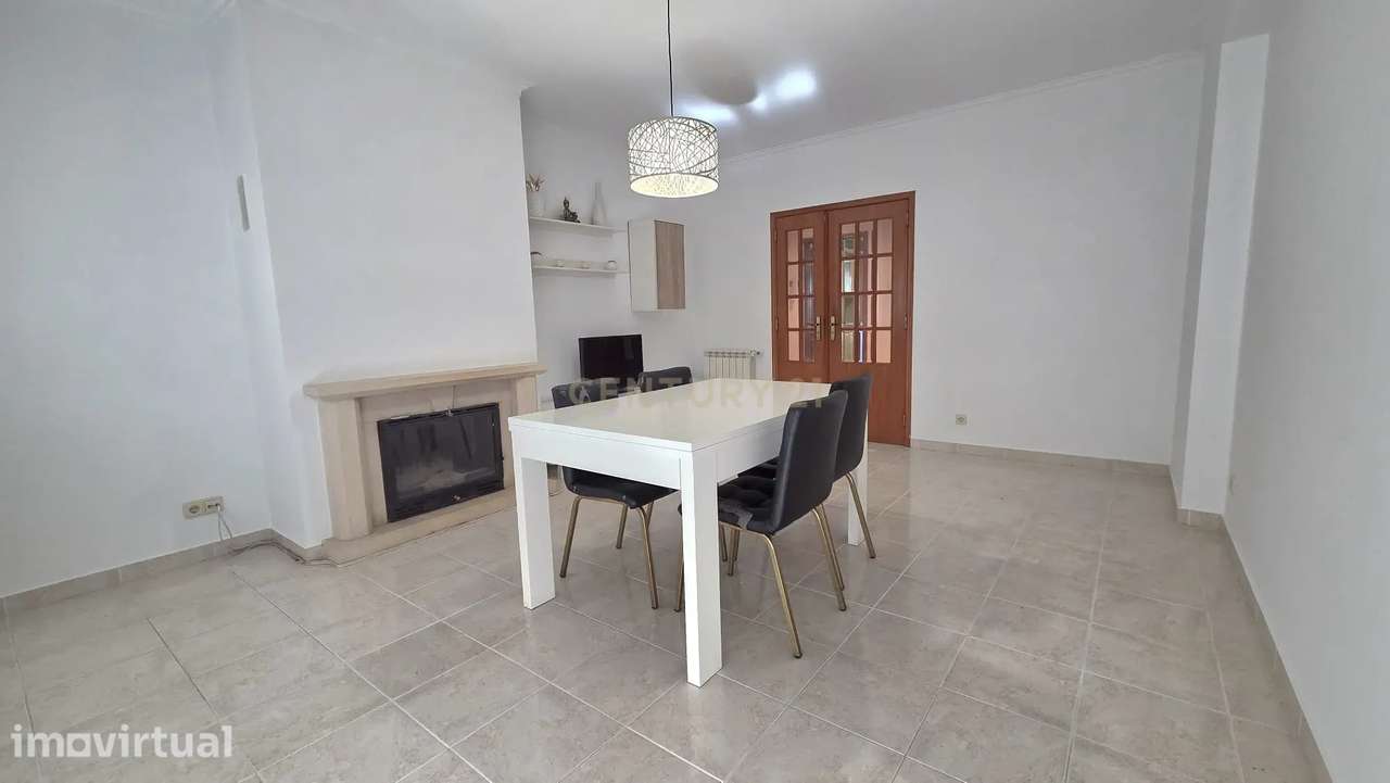 ARRENDA-SE APARTAMENTO T3 | URBANIZAÇÃO DOS BARROS, LEIRIA - Grande imagem: 2/26