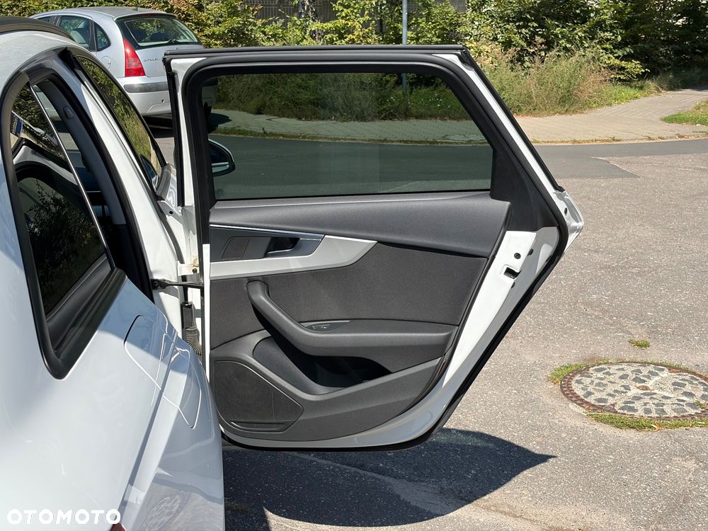 Audi A4 Avant 40 TFSI S tronic - 13