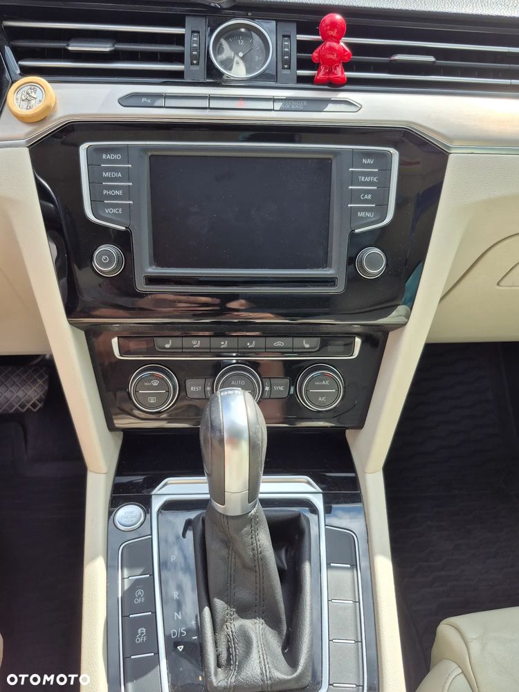 Volkswagen Passat - 13