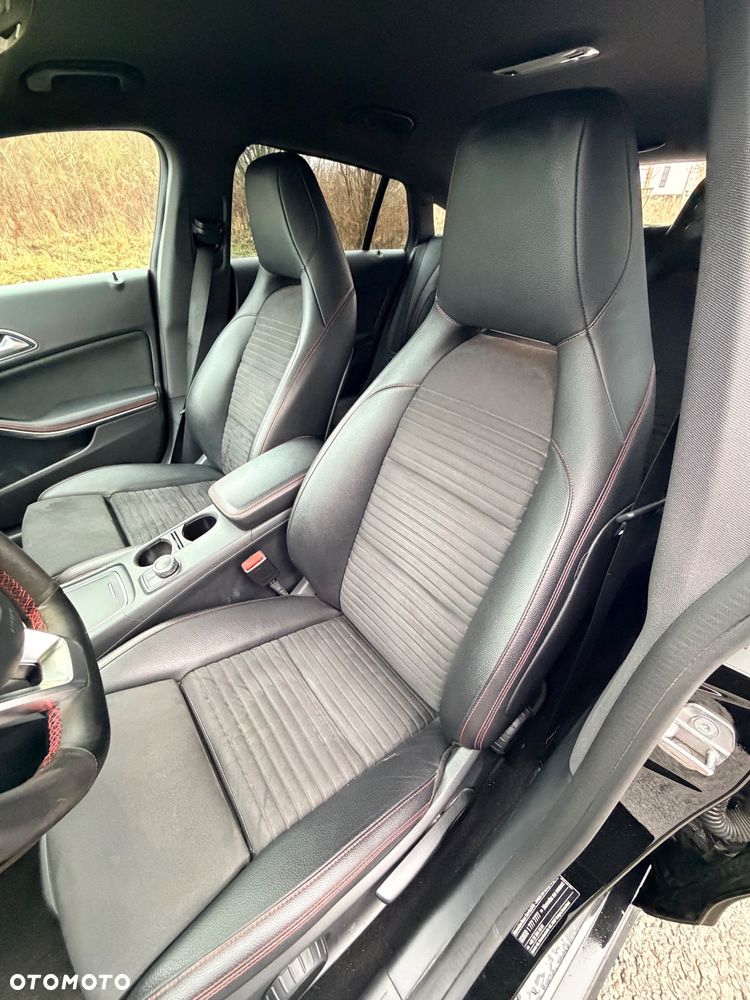 Mercedes-Benz CLA 220 4-Matic - 11