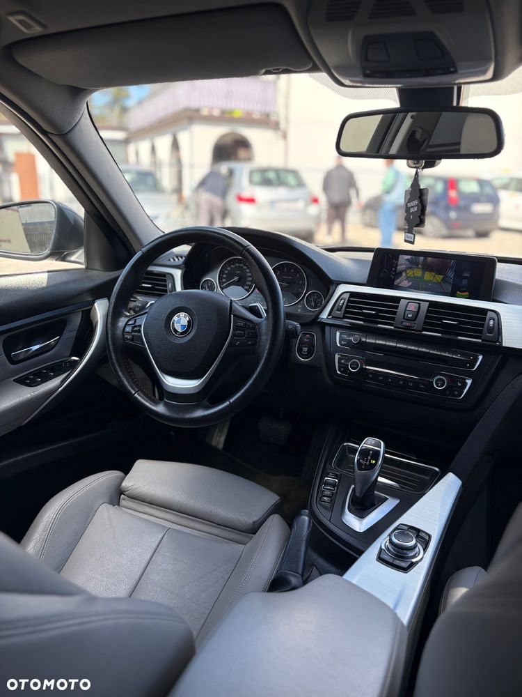 BMW Seria 3 328i Sport Line - 37