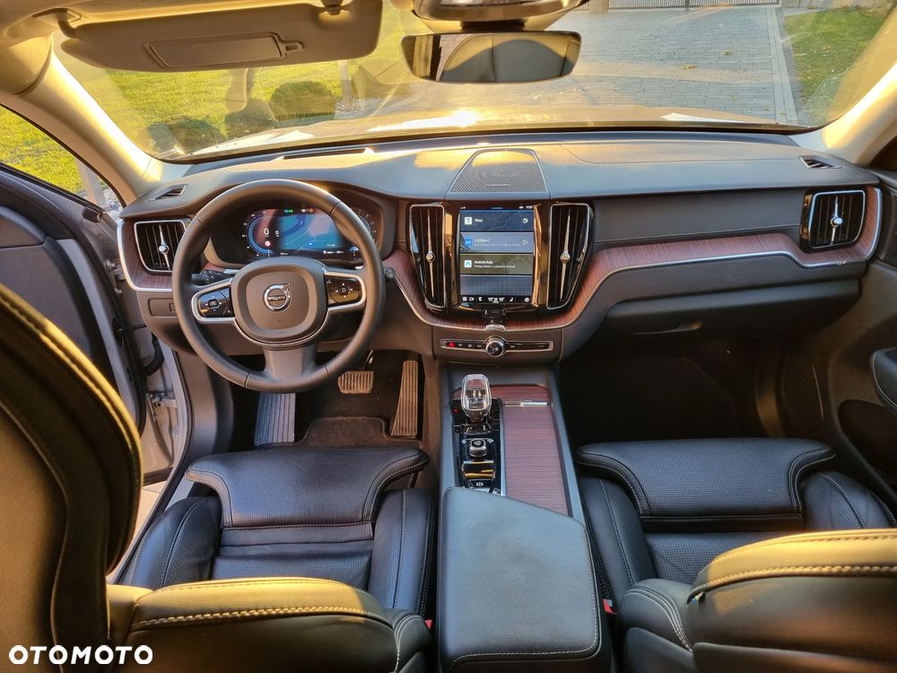 Volvo XC 60 B5 B AWD Ultimate Bright - 12
