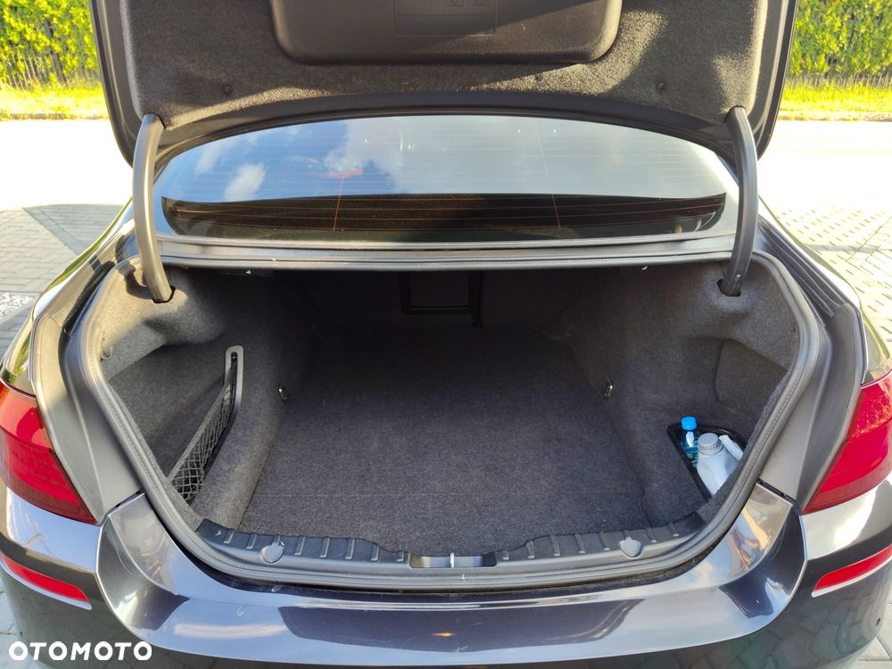 BMW Seria 5 528i xDrive - 10