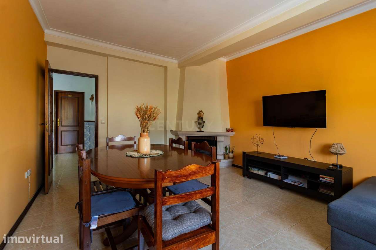 Apartamento T3 com Sótão Transformado em T1 | Vista Castelo de Leiria - Grande imagem: 2/57