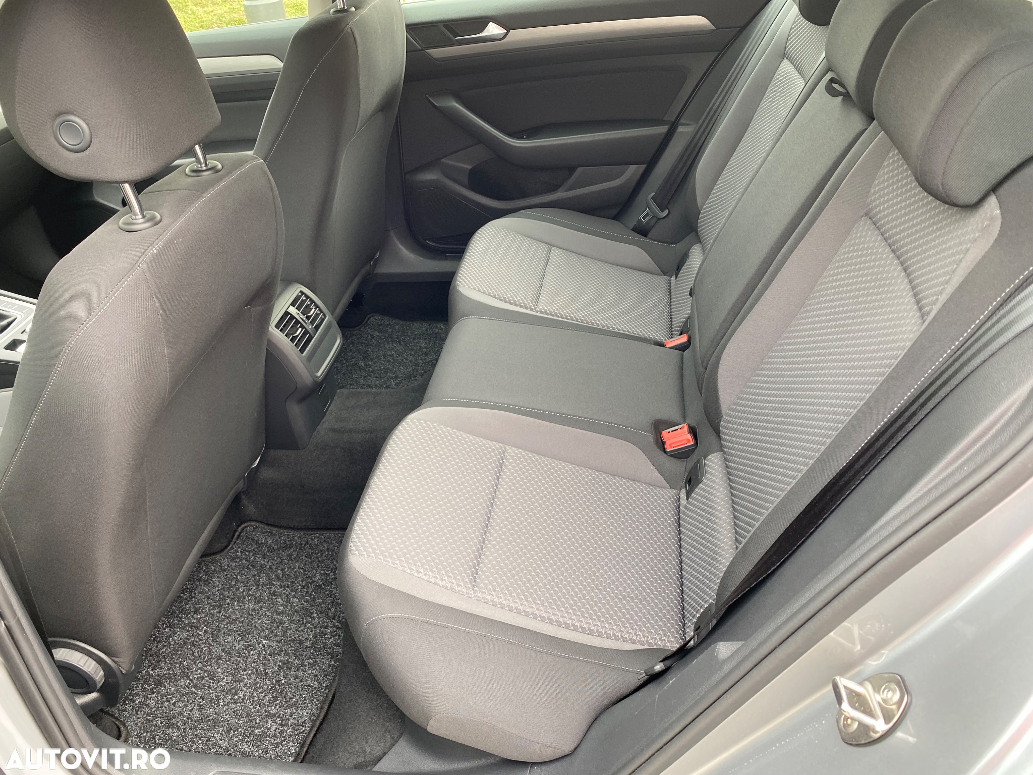 Volkswagen Passat Variant 2.0 TDI DSG Comfortline - 25