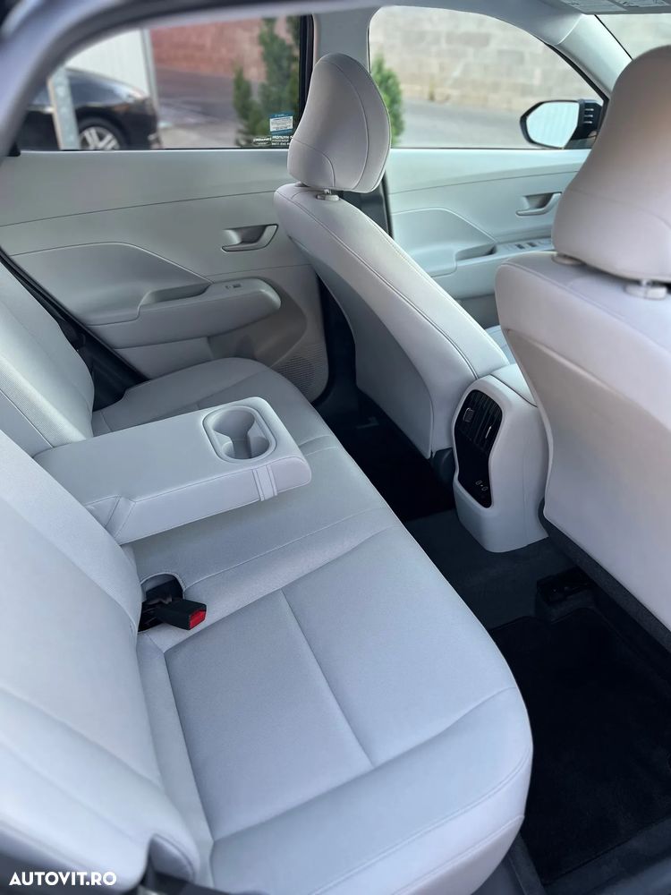 Hyundai KONA - 8