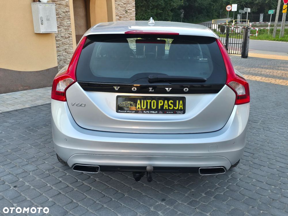 Volvo V60 D4 Momentum - 16
