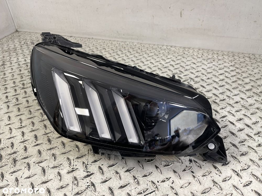 PEUGEOT 208  2 II 2008 II 19- LAMPA PRAWA PRZEDNIA PRZÓD EUROPA  9841641980 - 2