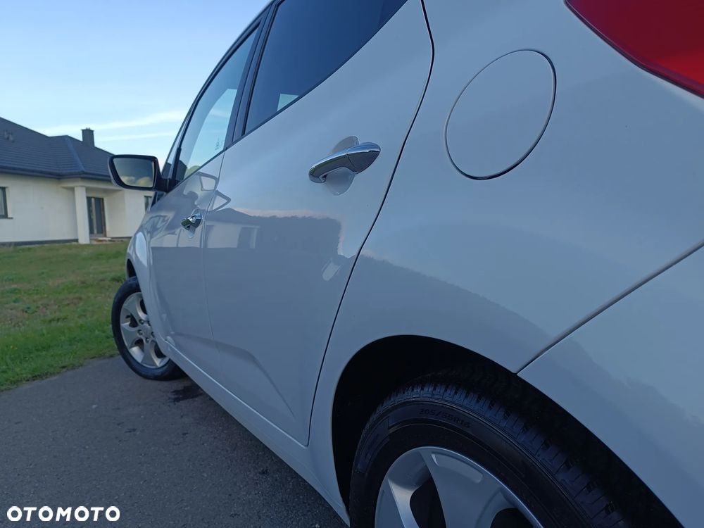 Kia Venga 1.4 Business Line - 34
