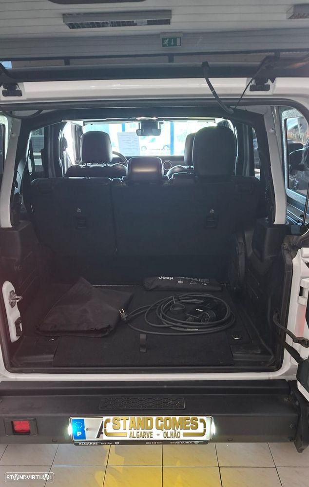 Jeep Wrangler - 12