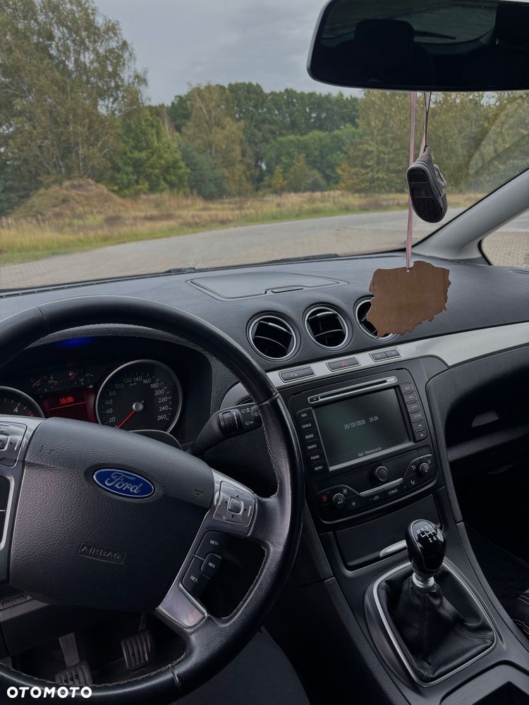 Ford S-Max - 11
