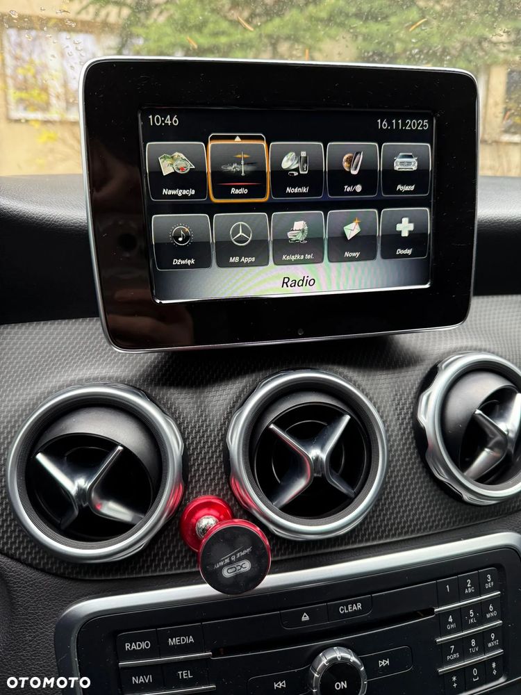 Mercedes-Benz GLA 180 7G-DCT - 15