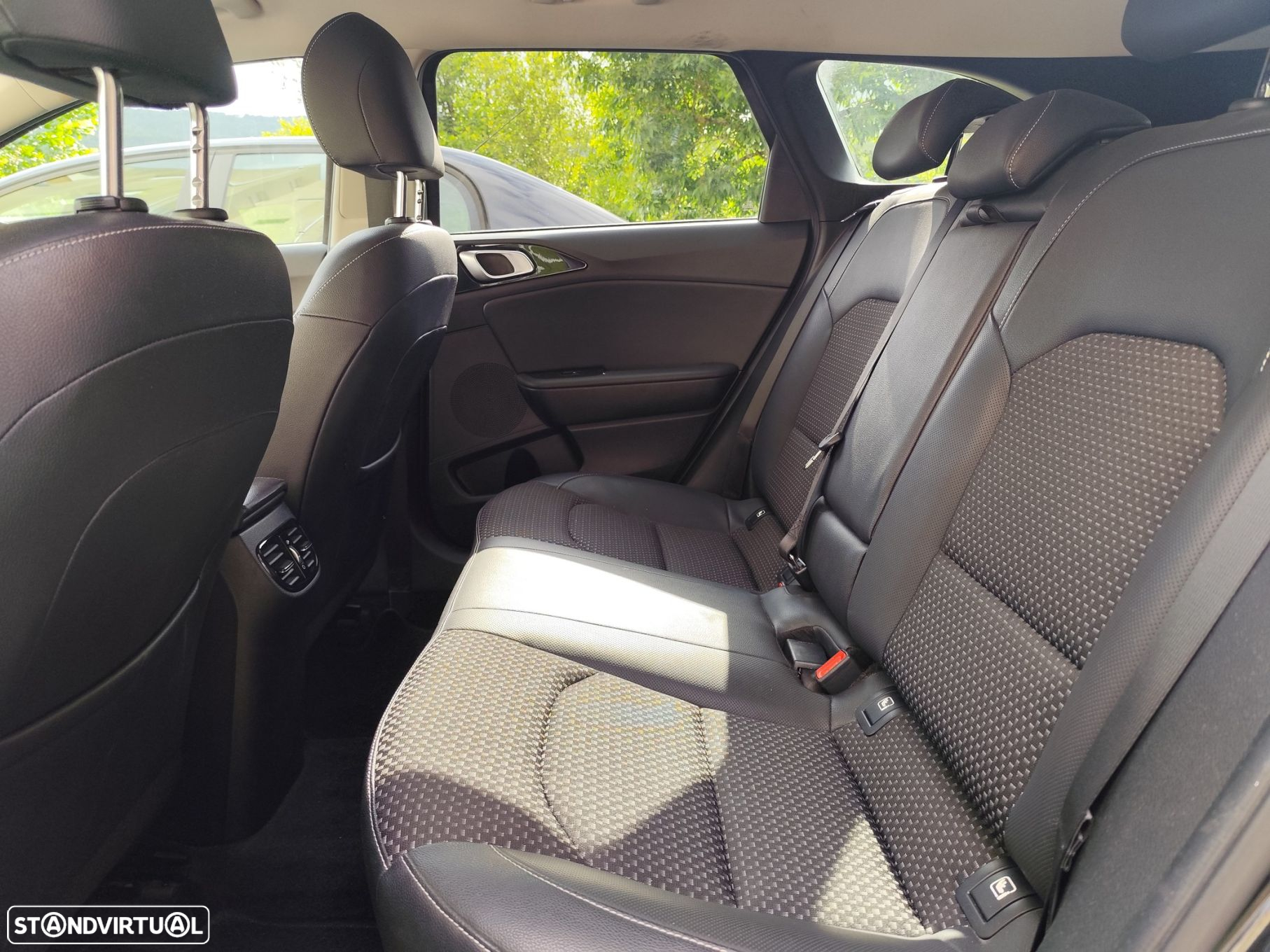 Kia Ceed SW 1.6 CRDi MHEV Drive+SRF - 21