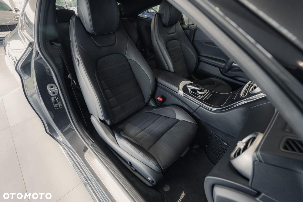 Mercedes-Benz Klasa C 300 9G-TRONIC - 16