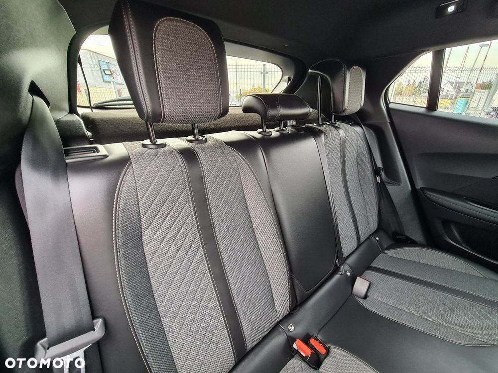 Peugeot 2008 PureTech 100 Allure S&S BVM6 - 29