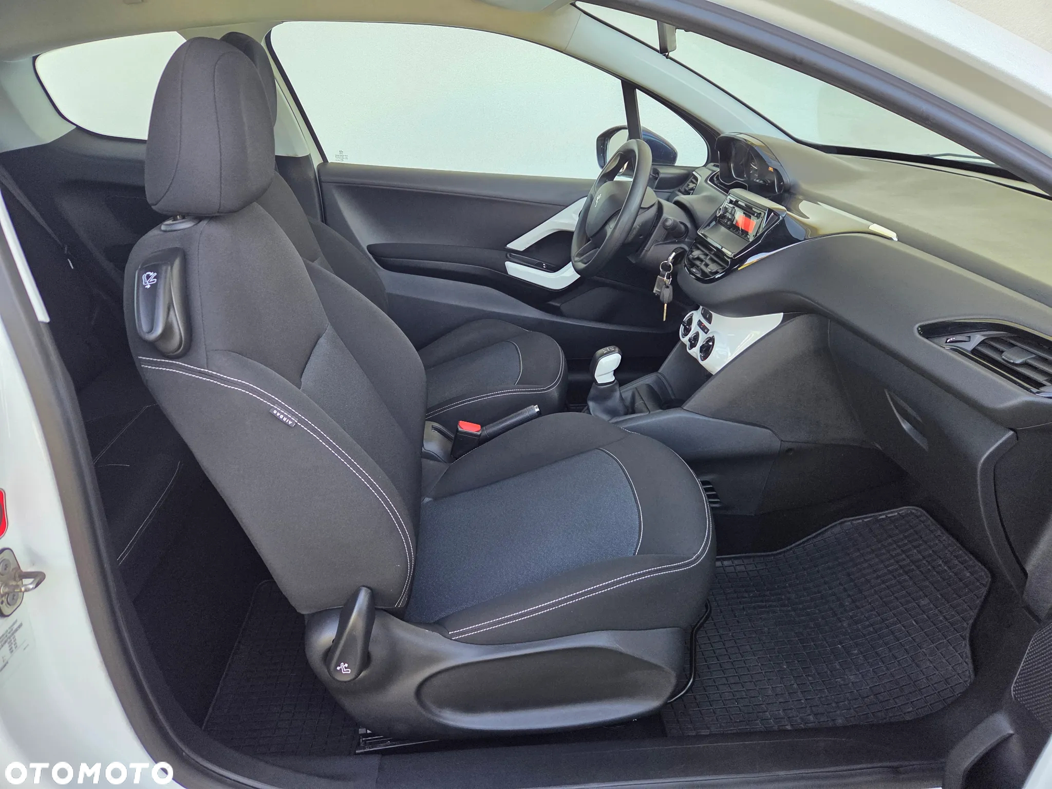 Peugeot 208 - 11