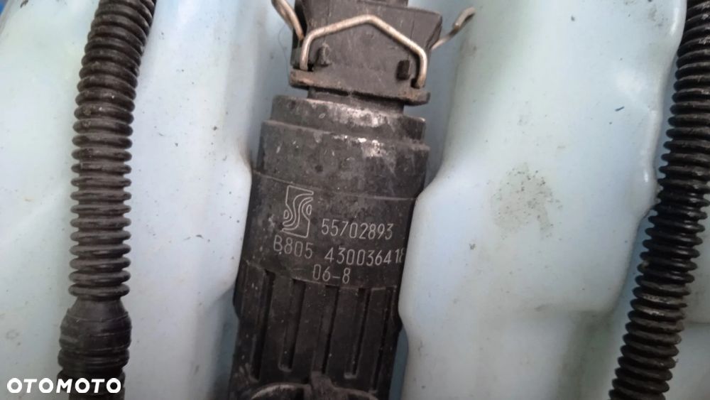 Zbiornik spryskiwaczy 55702892 pompka 55702893 Opel Corsa D - 4