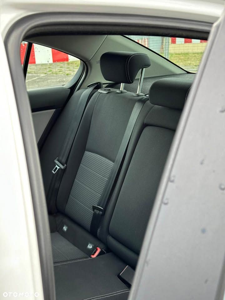 Toyota Avensis 2.0 D-4D Premium - 8