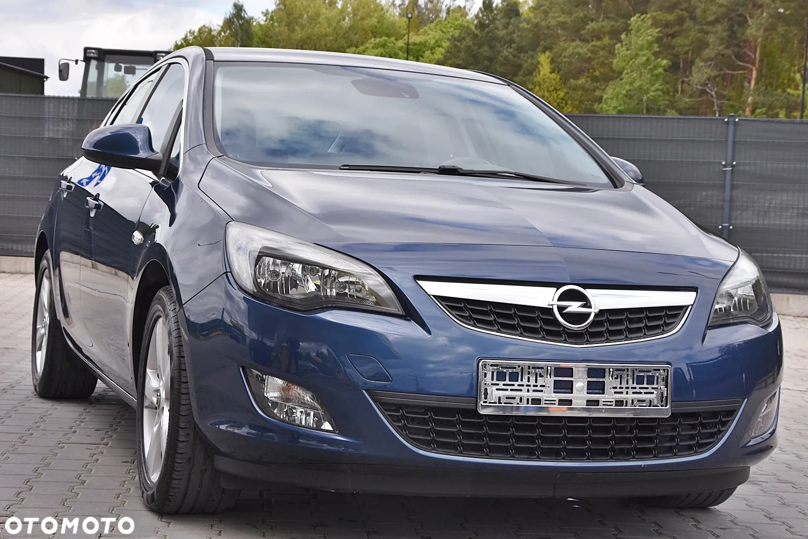 Opel Astra 1.6 Turbo Cosmo - 2